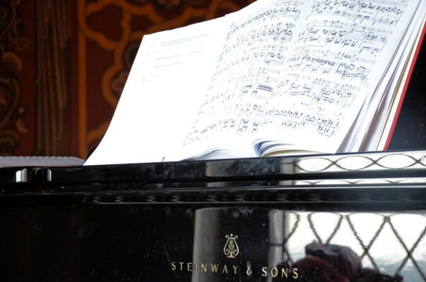 Der Steinway-Flügel bei der ersten Generalprobe des Tannhäuser für Kinder 2014 © Wartburg-Stiftung, Fotothek, Christian Böhm
