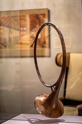 Piqueur- oder Parforcehorn, Christoph Wilhelm Liebel, 1799, Messing, Wartburg-Stiftung Kunstsammlung, Inv.-Nr. KW0232